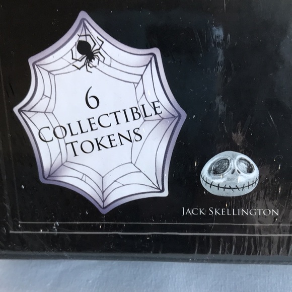 Monopoly: Disney Tim Burton’s The Nightmare Before Christmas collectible game - Picture 4 of 6